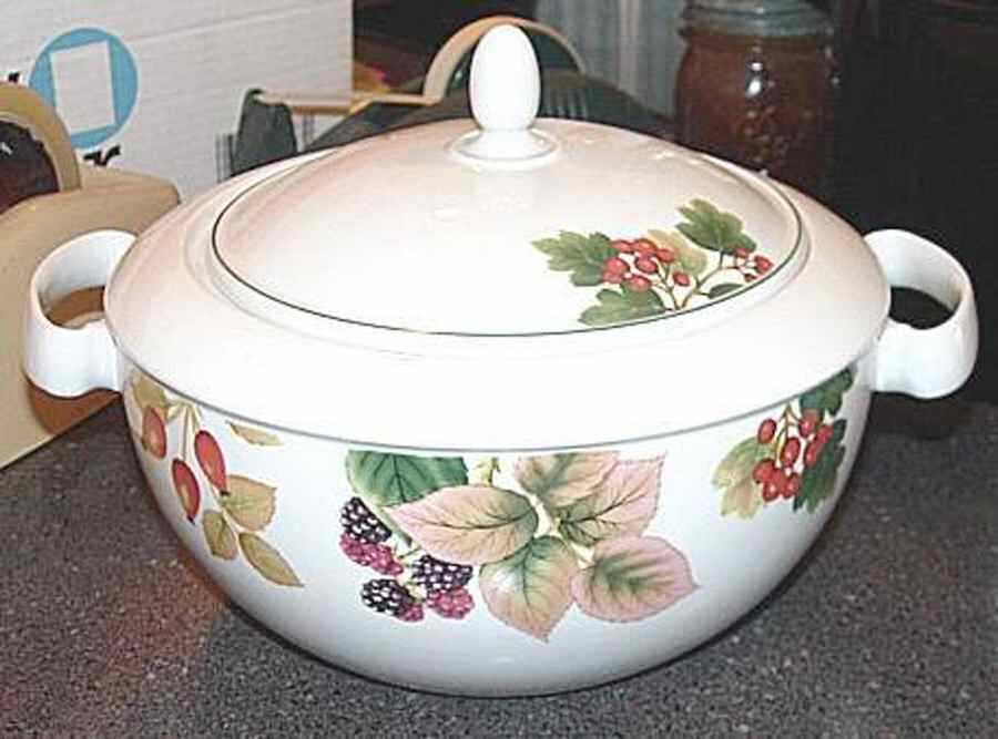 English Country Fruit 2 Qt Round Covered Casserole by Nancy Calhoun-1
