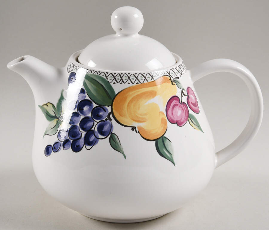 L'Amore Teapot & Lid by Nancy Calhoun-1