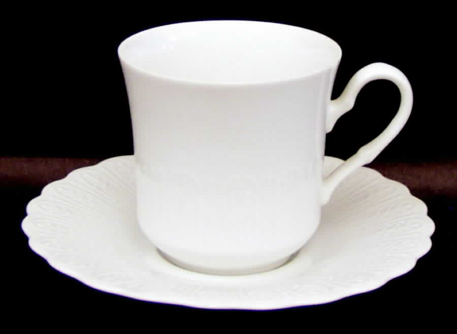 Paris White Flat Cup & Saucer Set by Nichinan-1