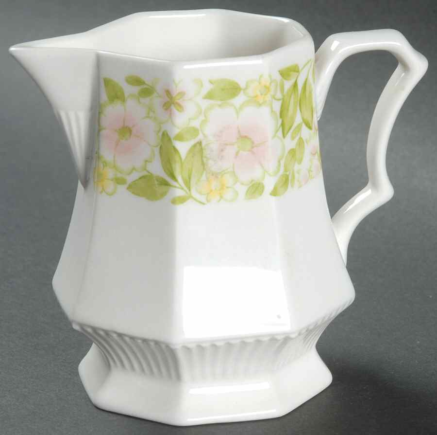 Aurora Creamer by Nikko-1