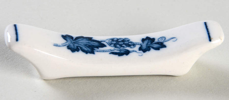Blue Grape Chopstick Rest by Nikko-1