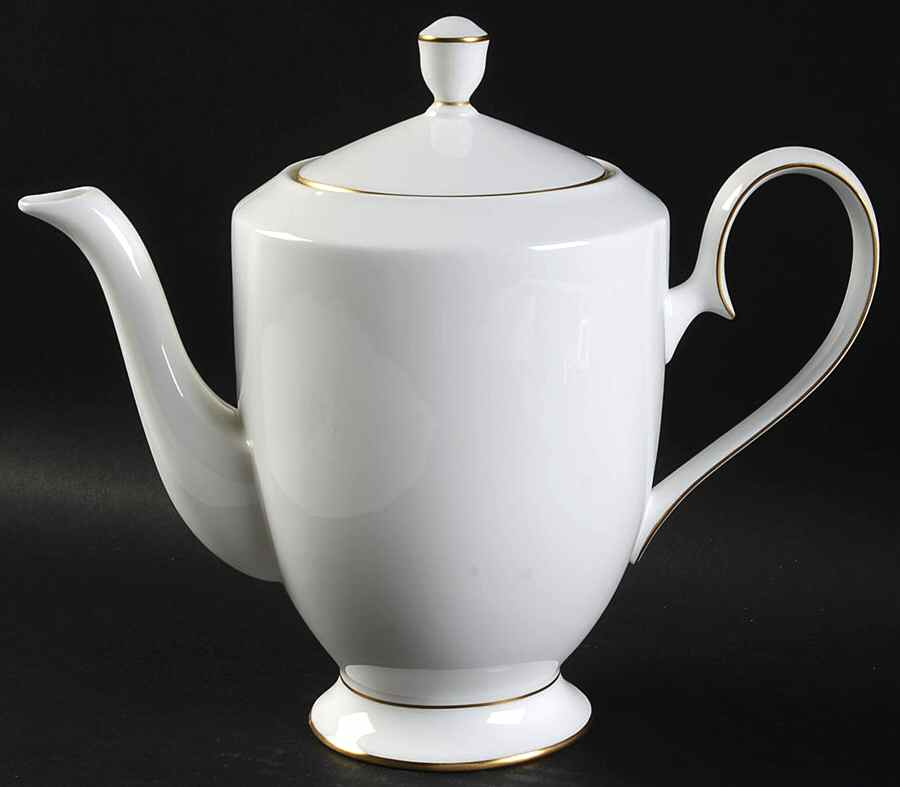 Blanc Pur Coffee Pot & Lid by Nikko-1
