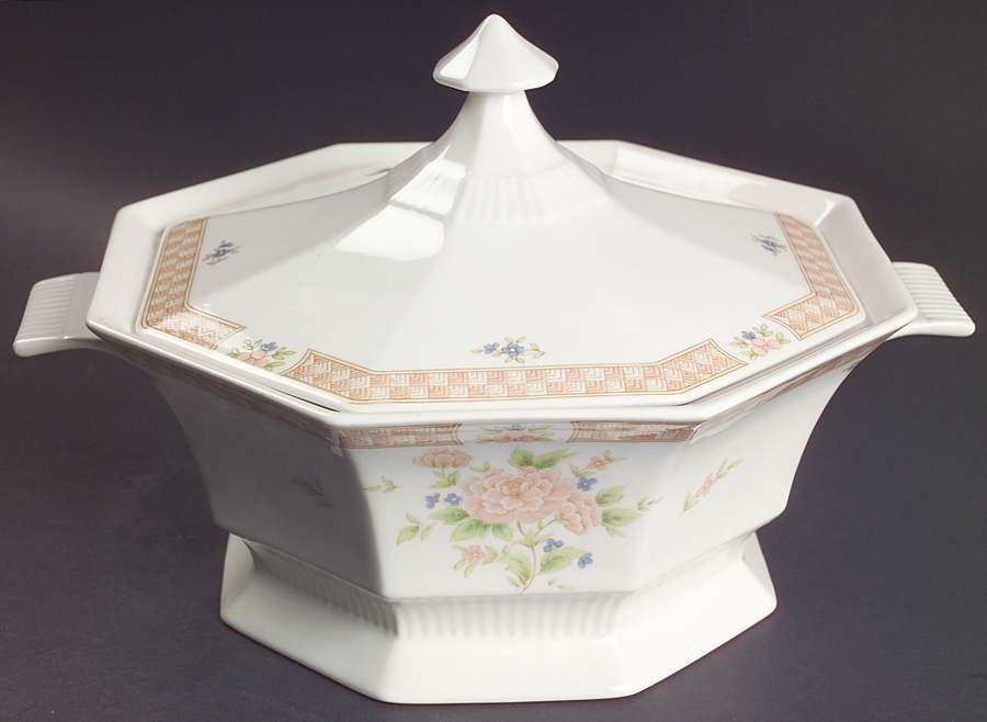 Cameo Rose 2 Qt Round Covered Casserole by Nikko-1