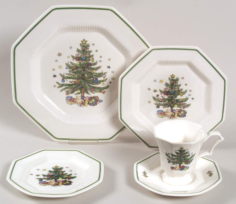 Christmastime 40 Piece Estate Set by Nikko-1