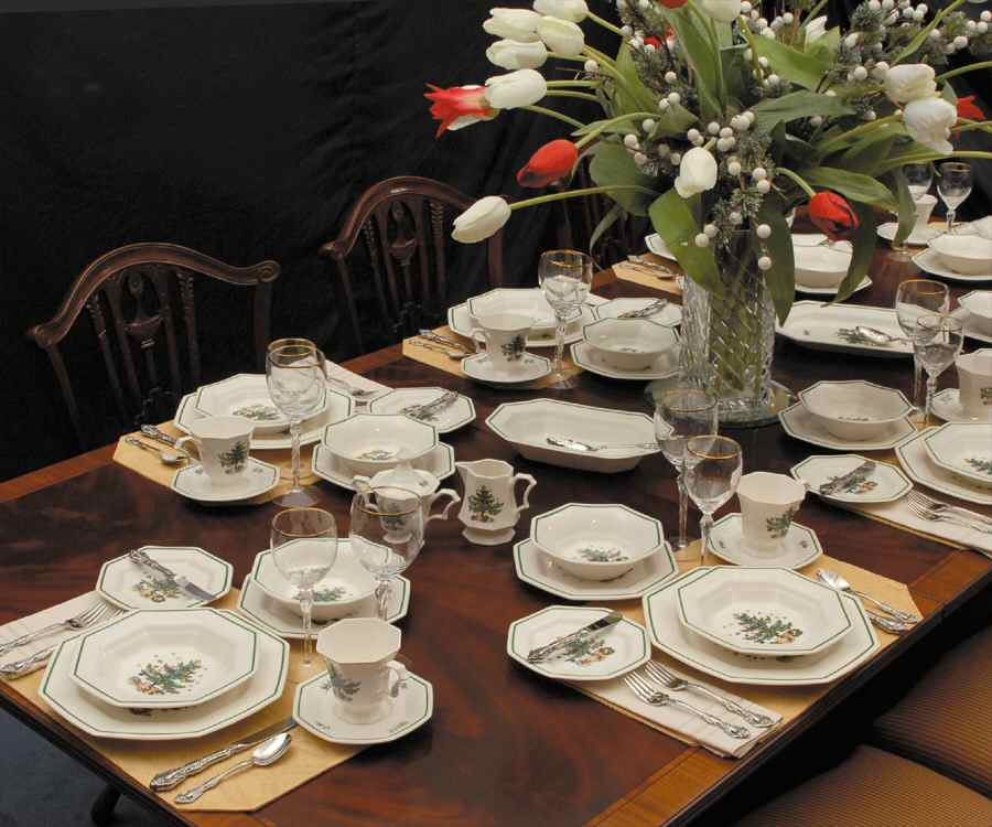 Christmastime 61 Piece Estate Set by Nikko-1