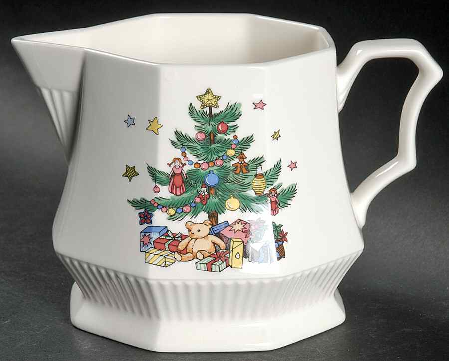 Christmastime Gravy Boat by Nikko-1