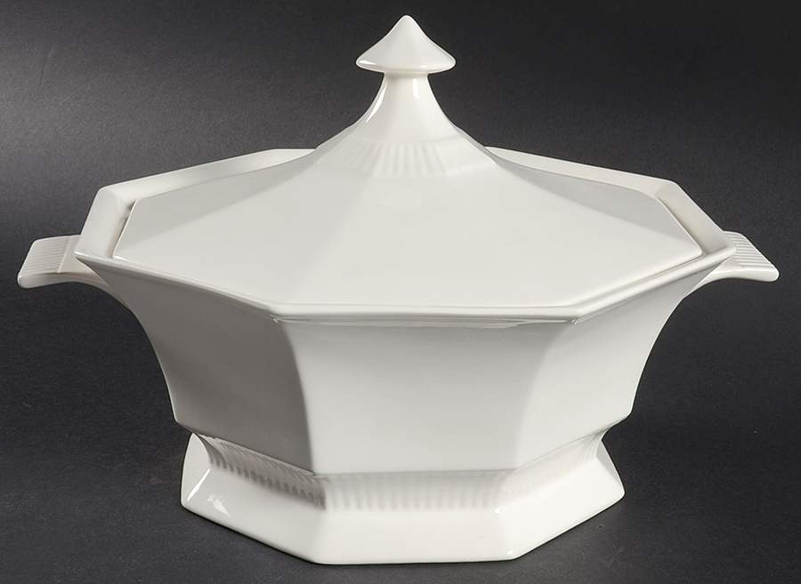 Classic White 1.75 Qt Round Covered Casserole by Nikko-1