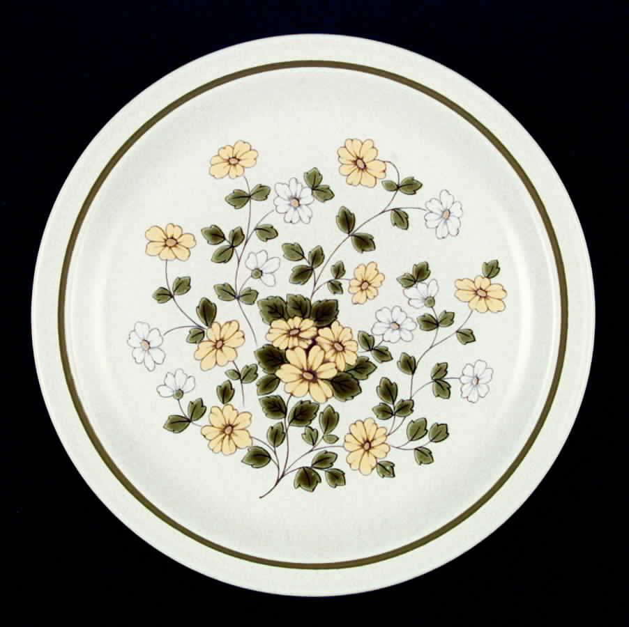 Daisies Dinner Plate by Nikko-1