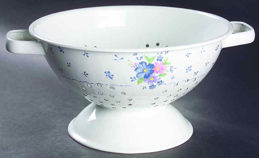 Dauphine Metal Colander by Nikko-1