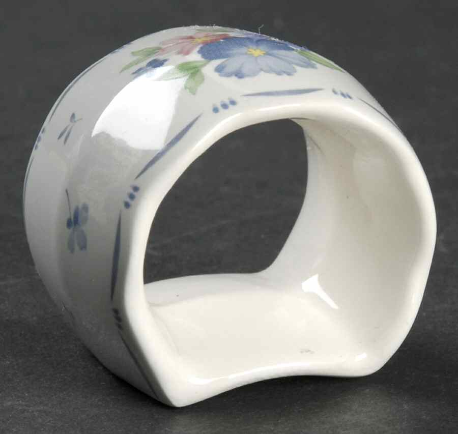 Dauphine Napkin Ring by Nikko-1