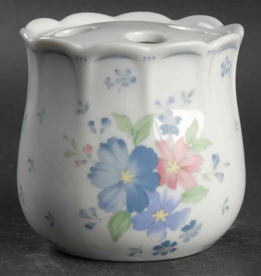 Dauphine Toothbrush Holder by Nikko-1