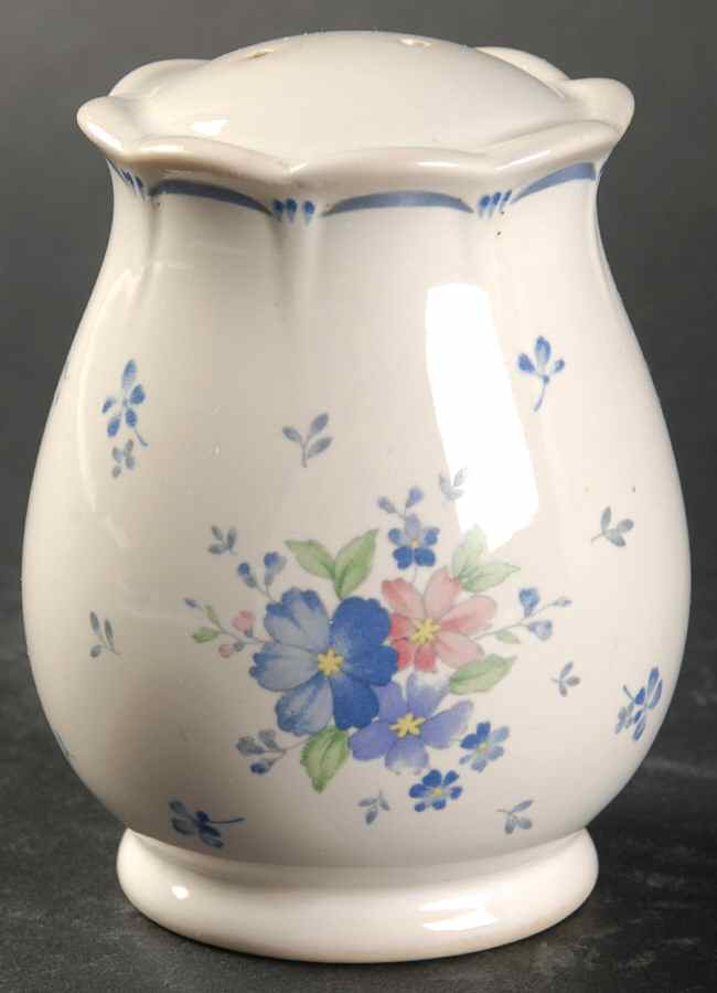 Dauphine Salt Shaker by Nikko-1