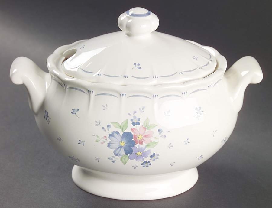 Dauphine Sauce Boat & Lid by Nikko-1