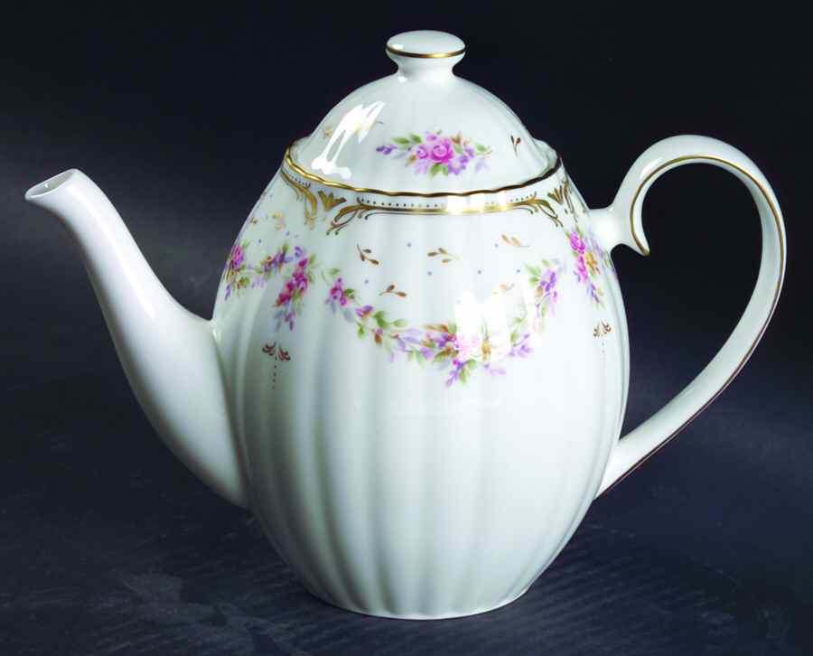 Empress Coffee Pot & Lid by Nikko-1