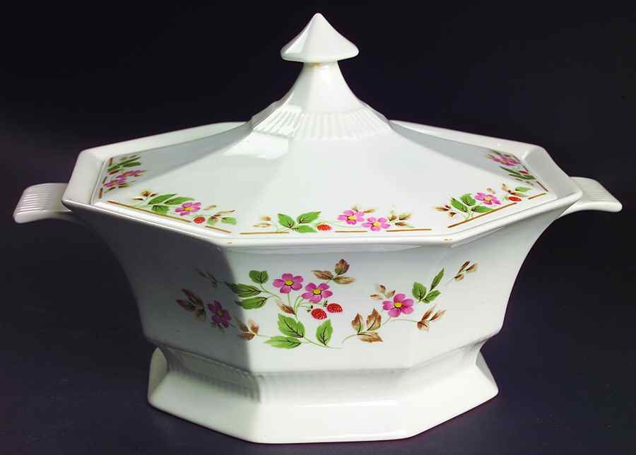 Evergreen 2 Qt Round Covered Casserole by Nikko-1
