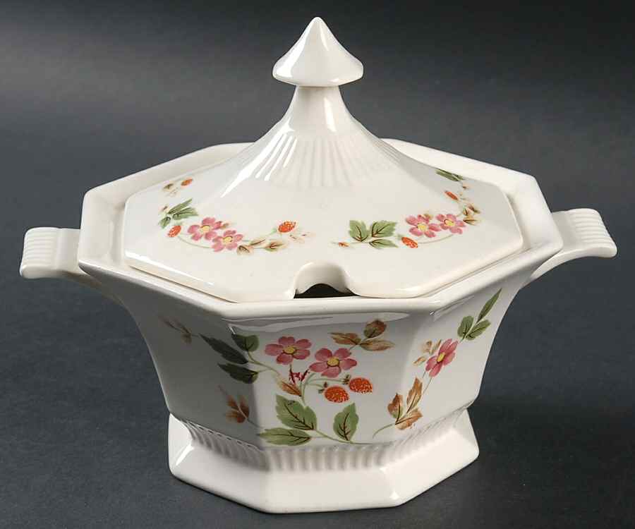 Evergreen Sauce Boat & Lid by Nikko-1