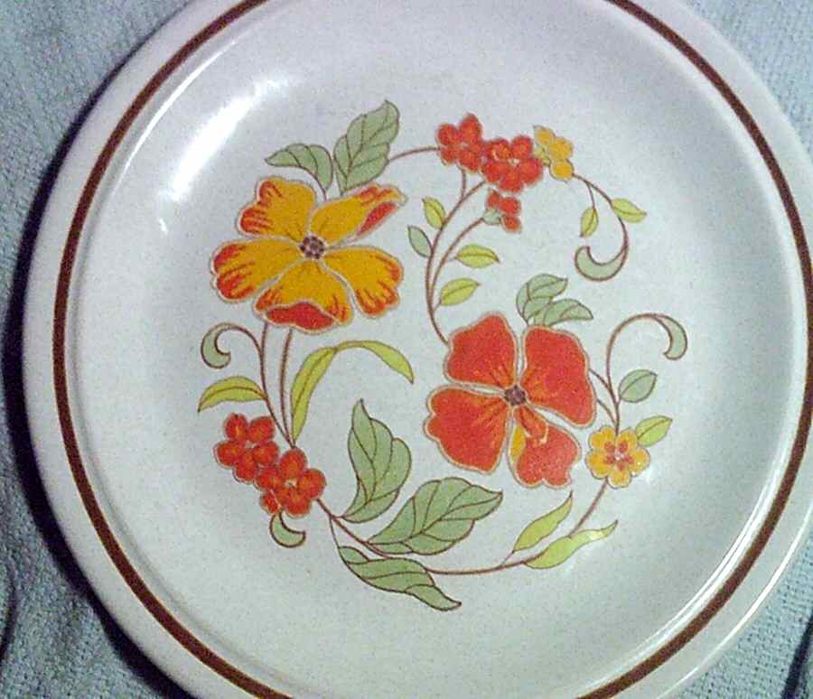 Flame Dinner Plate by Nikko-1
