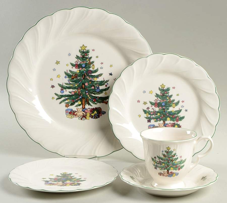 Happy Holidays 40 Piece Estate Set by Nikko-1