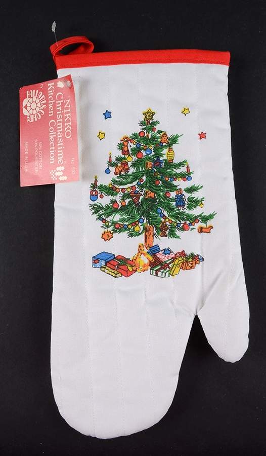 Christmastime Cloth Oven Mitt by Nikko-1