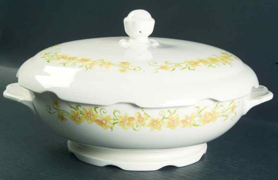 Jonquil 2 Qt Round Covered Casserole by Nikko-1