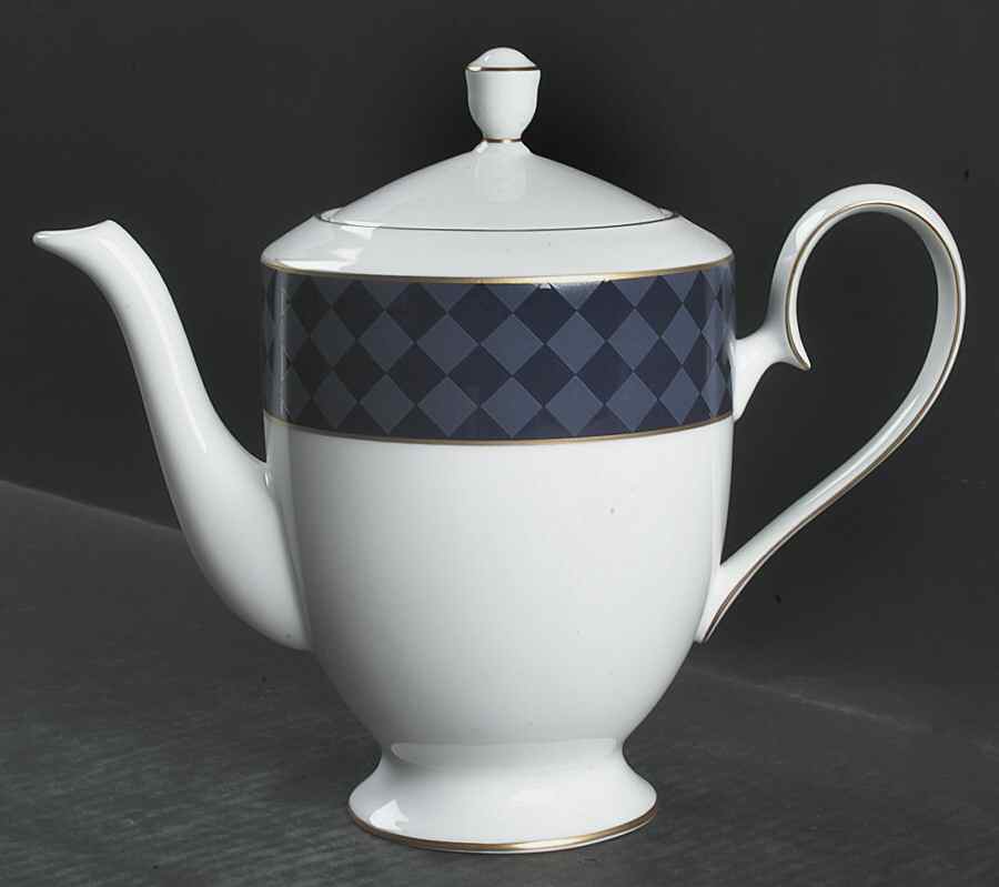 Majestic Coffee Pot & Lid by Nikko-1