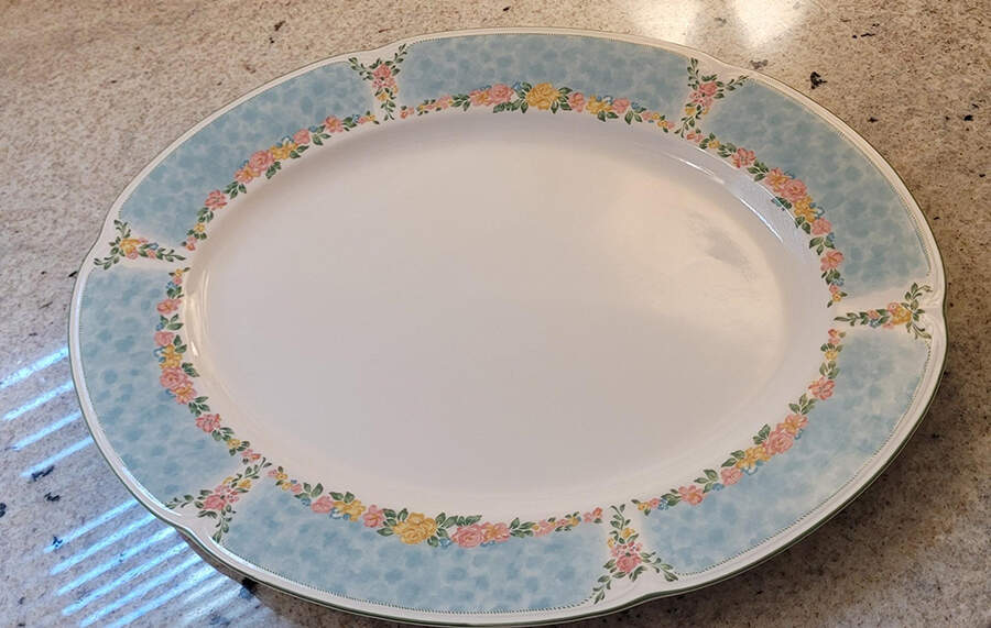 Mayfair (9501, Fine Tableware) 15" Oval Serving Platter by Nikko-1