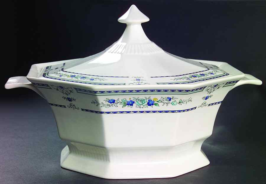 Newport 2 Qt Round Covered Casserole by Nikko-1