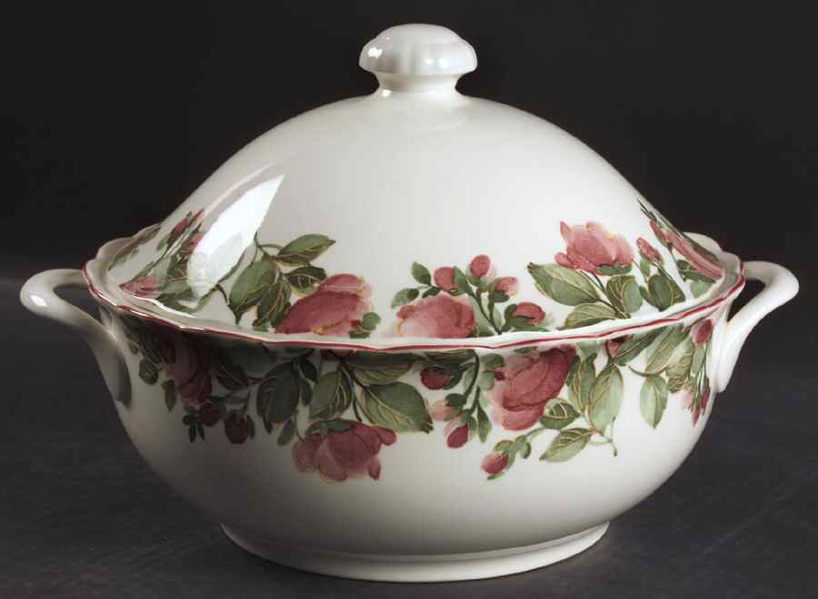 Precious 2.75 Qt Round Covered Casserole by Nikko-1