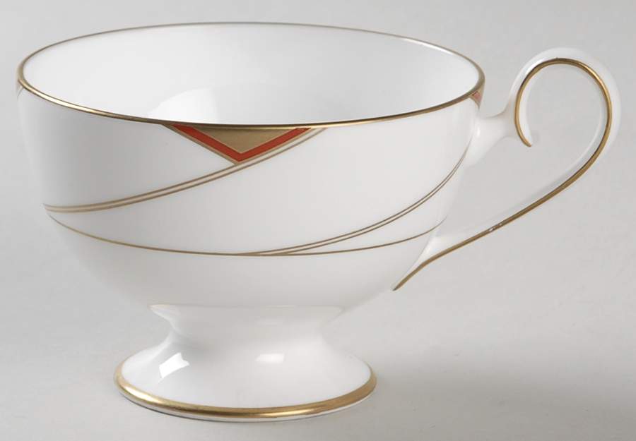 Rendezvous Footed Cup by Nikko-1