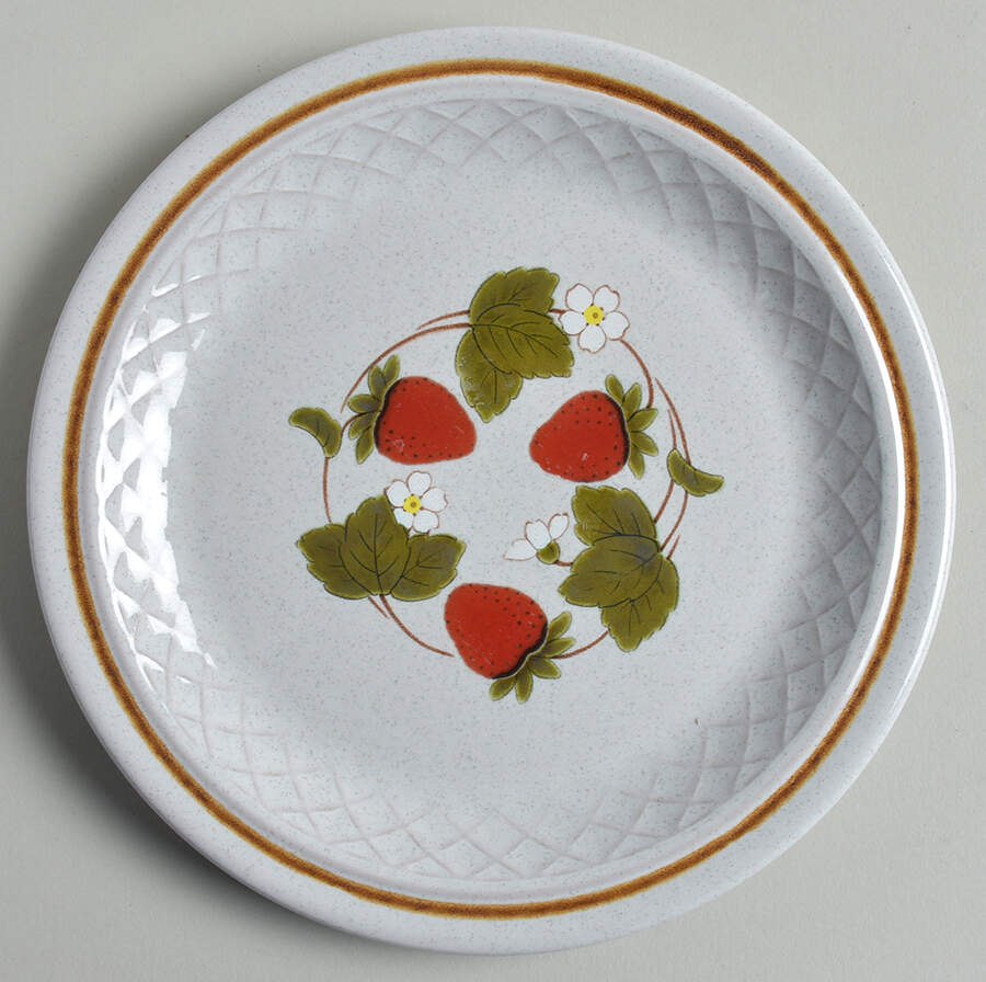 Strawberry Salad Plate by Nikko-1
