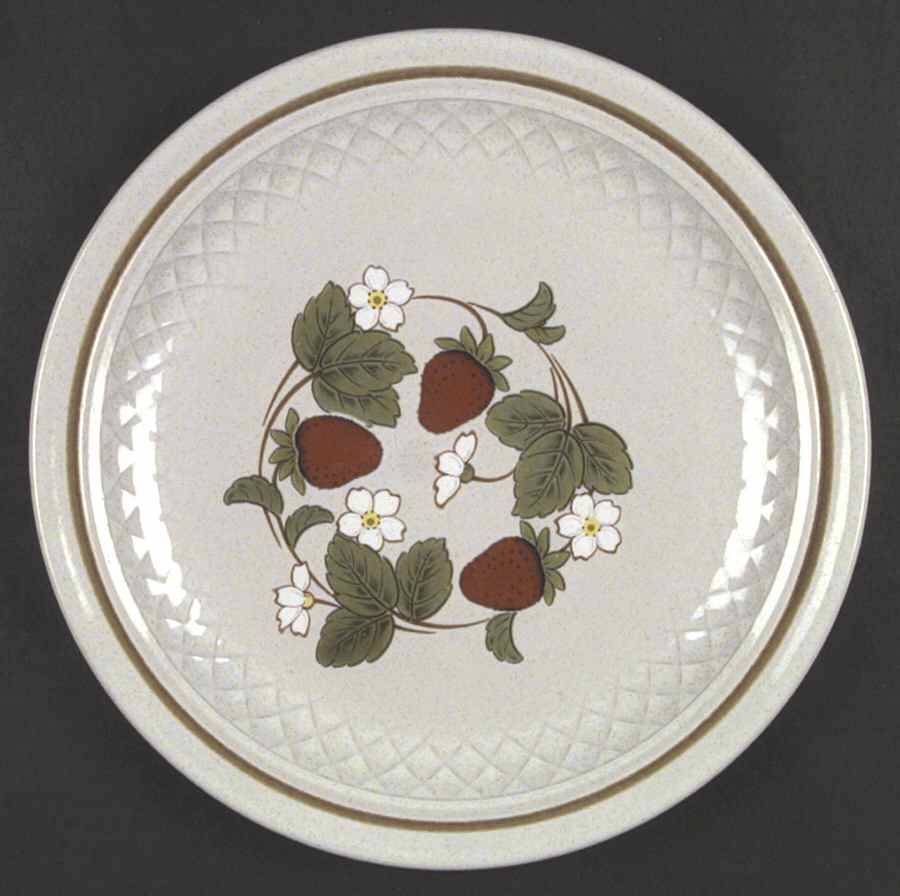 Strawberry Dinner Plate by Nikko-1
