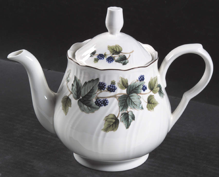 Wild Berry Teapot & Lid by Nikko-1