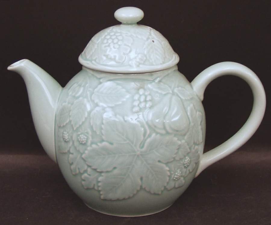 Woodbury Green Teapot & Lid by Nikko-1