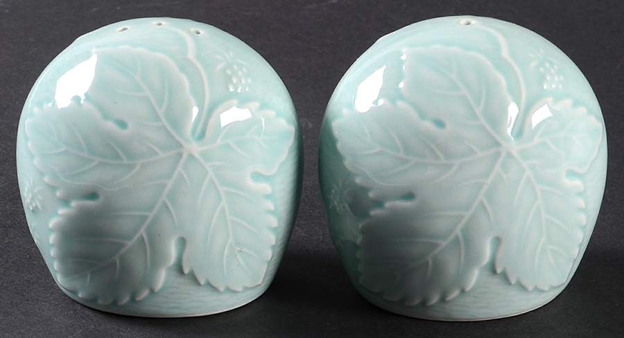 Woodbury Green Salt & Pepper Set by Nikko-1