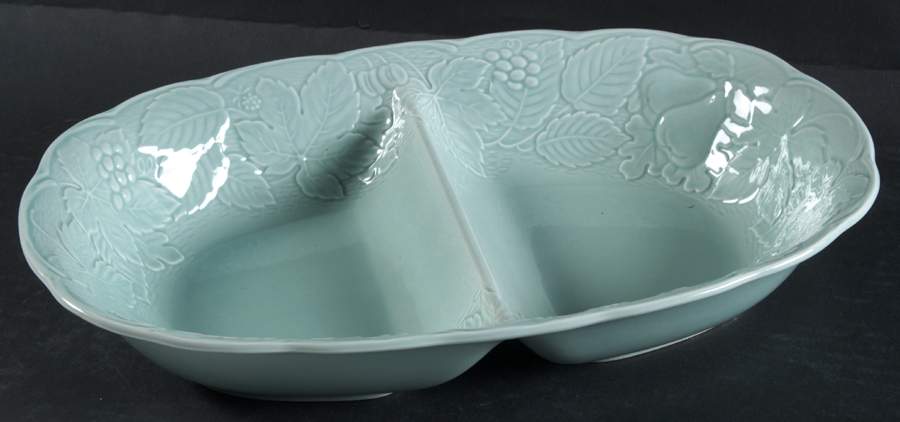 Woodbury Green 12" Oval Divided Vegetable Bowl by Nikko-1