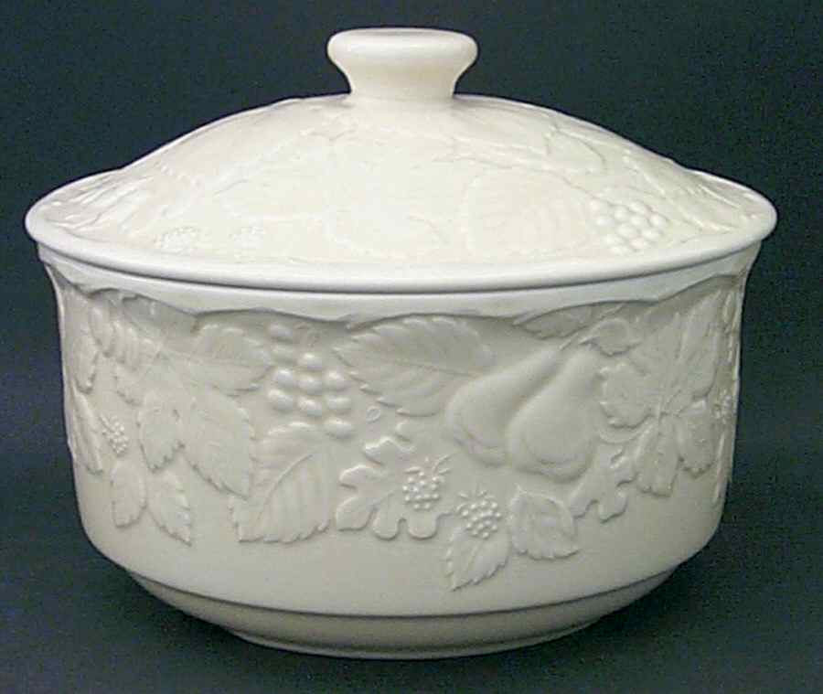 Woodbury Yellow 2.5 Qt Round Covered Casserole by Nikko-1