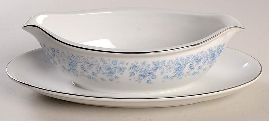 Bernadine Gravy Boat with Attached Underplate by Nitto-1