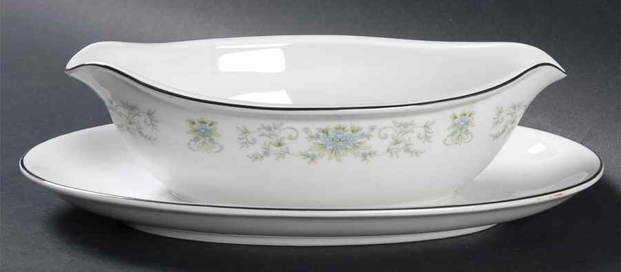 Casino Gravy Boat with Attached Underplate by Nitto-1