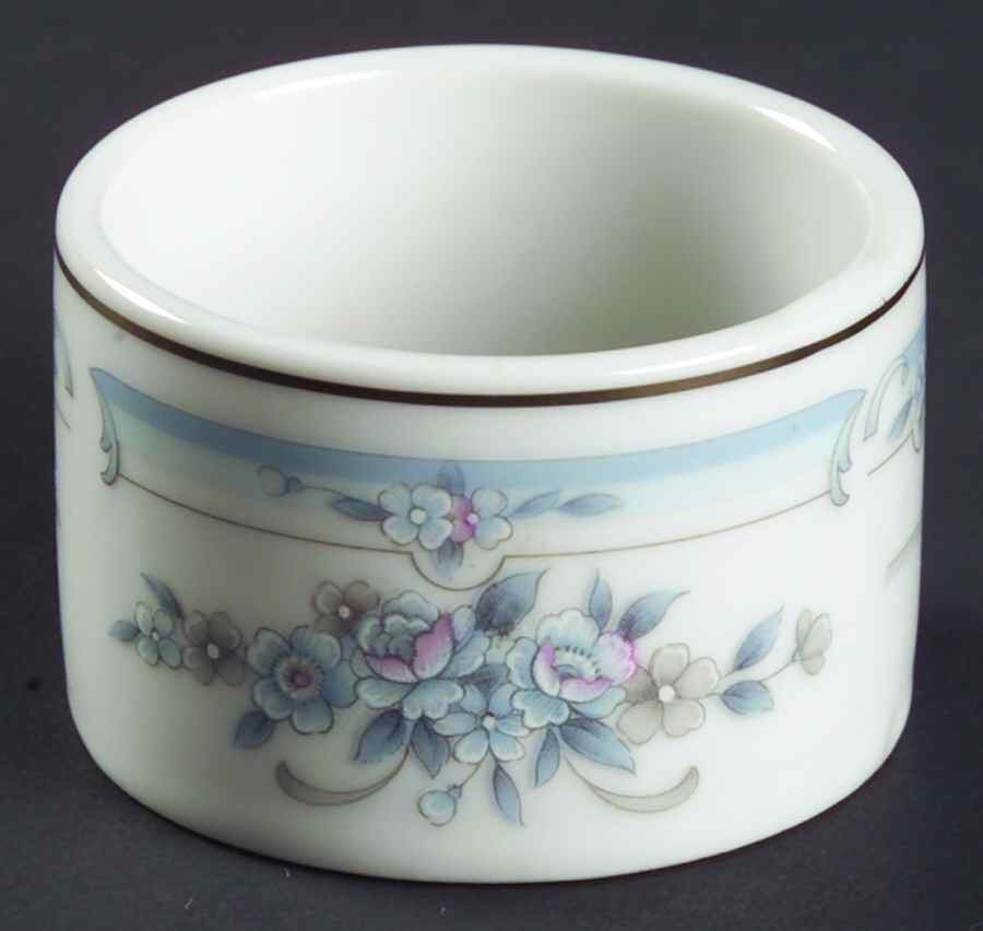 Claridge Napkin Ring by Nitto-1