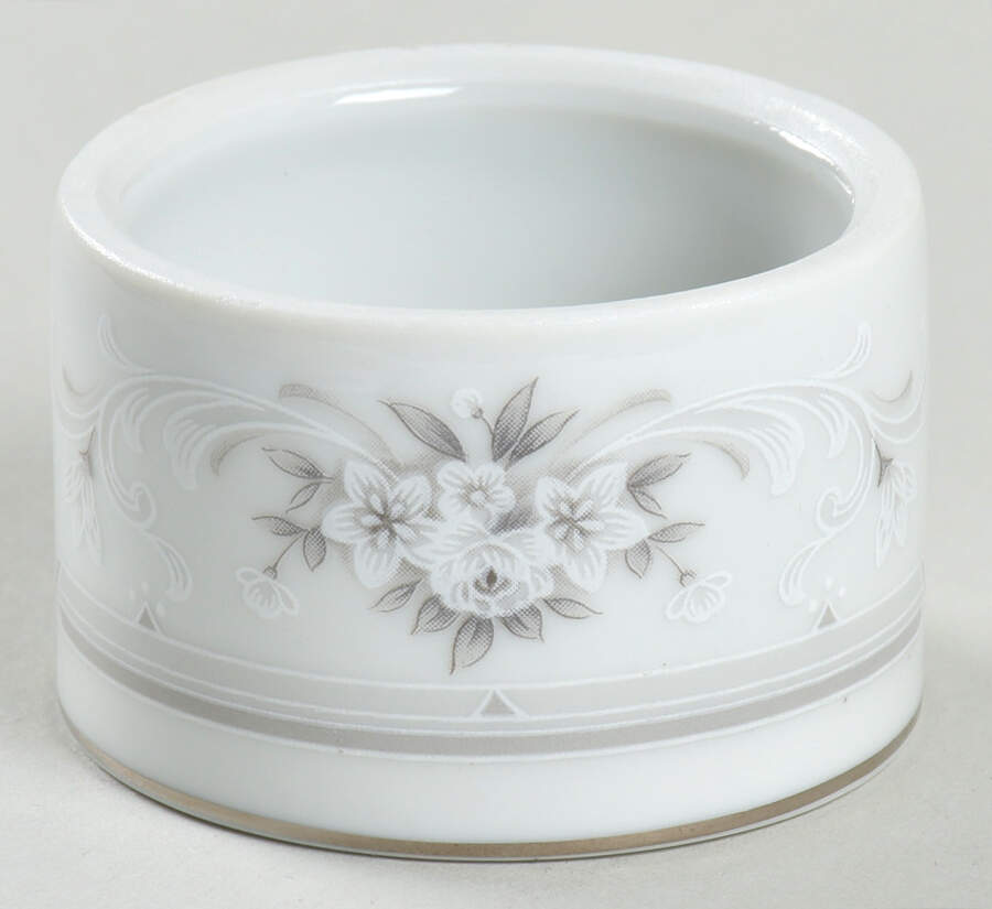 Cotillion Napkin Ring by Nitto-1