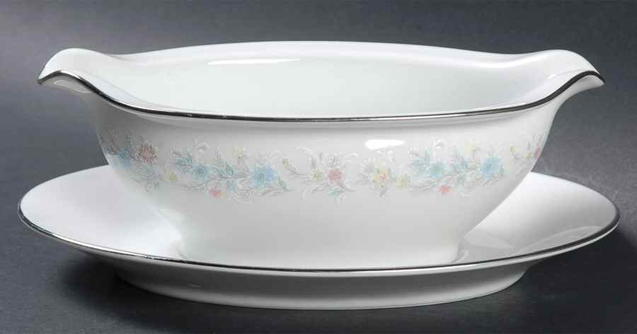 Dulcette Gravy Boat with Attached Underplate by Nitto-1