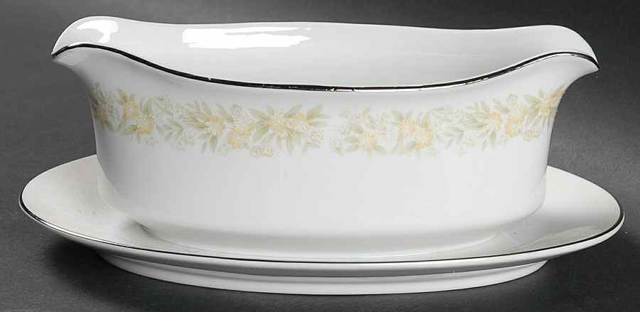 Greenfield Gravy Boat with Attached Underplate by Nitto-1
