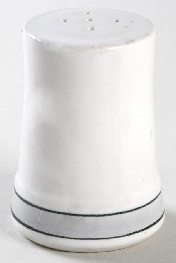 Horizon East Pepper Shaker by Nitto-1