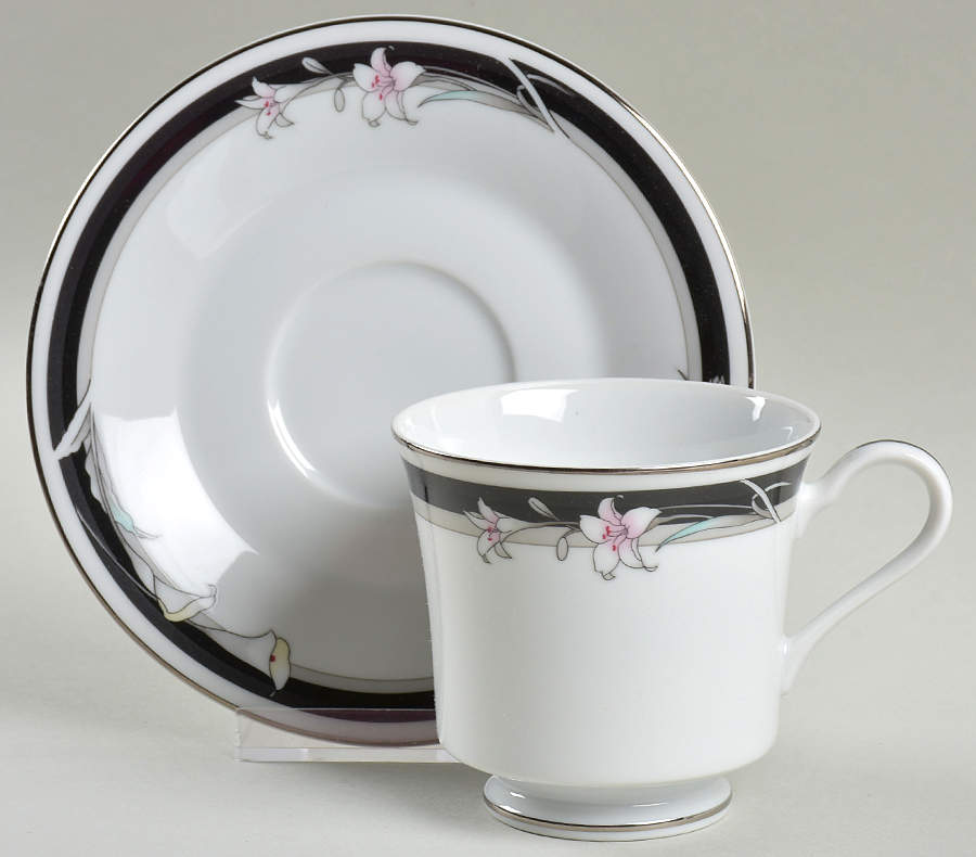 Kabuki Footed Cup & Saucer Set by Nitto-1