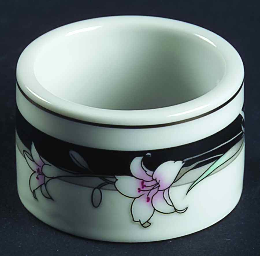 Kabuki Napkin Ring by Nitto-1