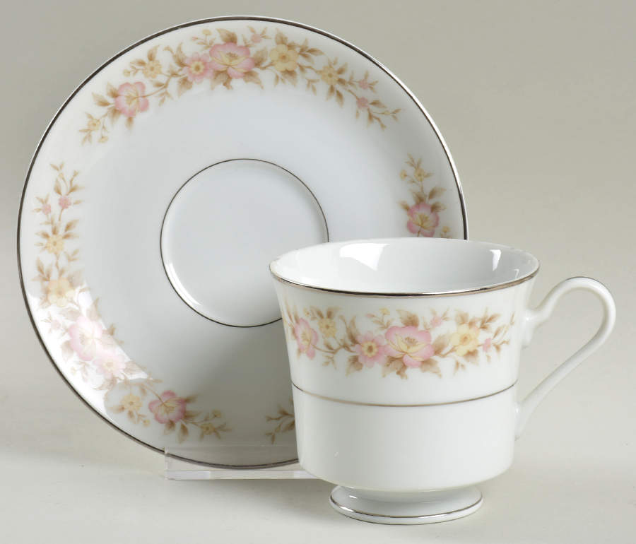 La Scala Footed Cup & Saucer Set by Nitto-1
