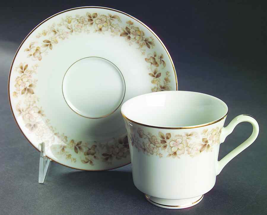 Oakbrook Footed Cup & Saucer Set by Nitto-1