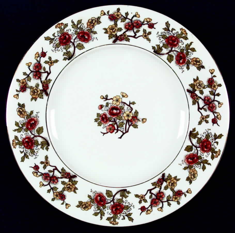 Flora Dinner Plate by Meito-1