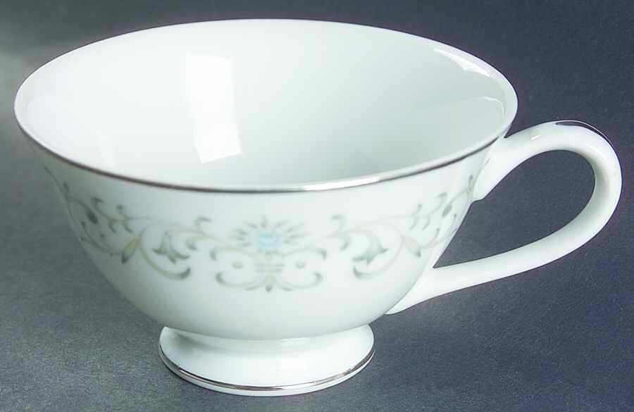 Versailles Footed Cup by Norleans-1