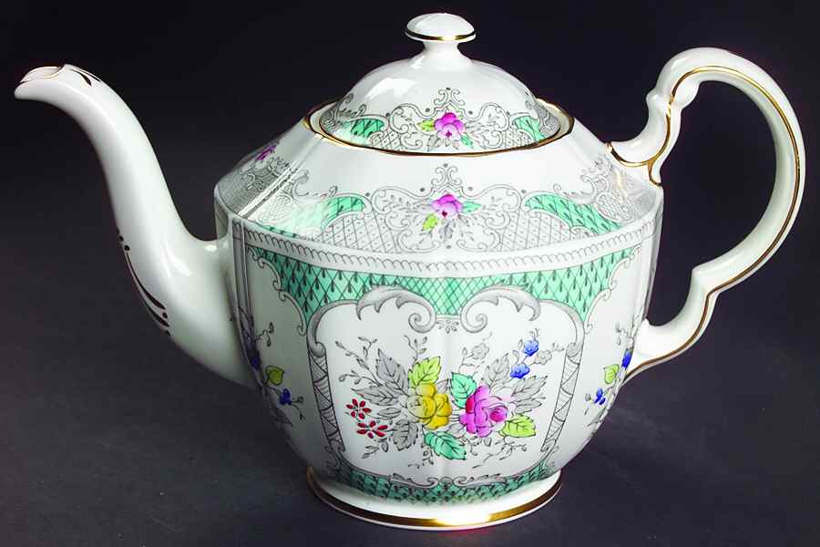 Lowestoft Teapot & Lid by Northumbria-1